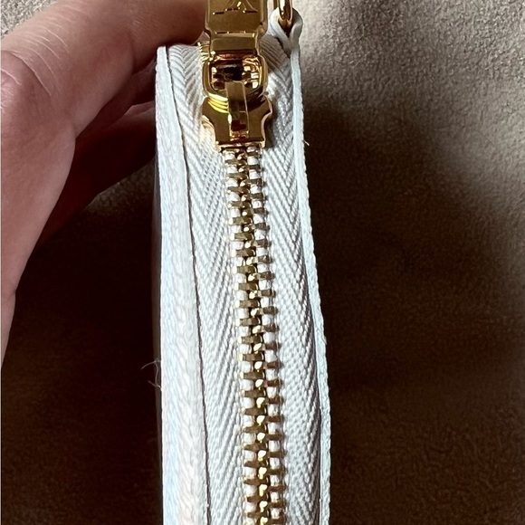 Louis Vuitton Round Coin Purse in By The Pool Monogram Giant Canvas. - Picture 8 of 10